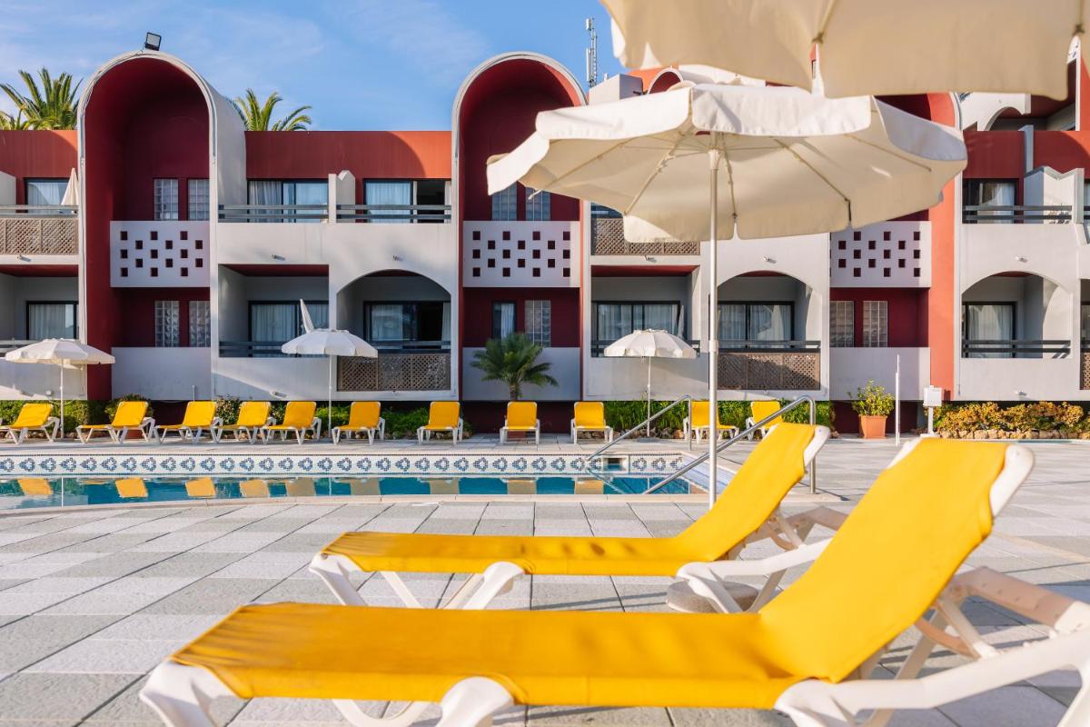 A piscina em ou perto de Muthu Oura Praia Hotel