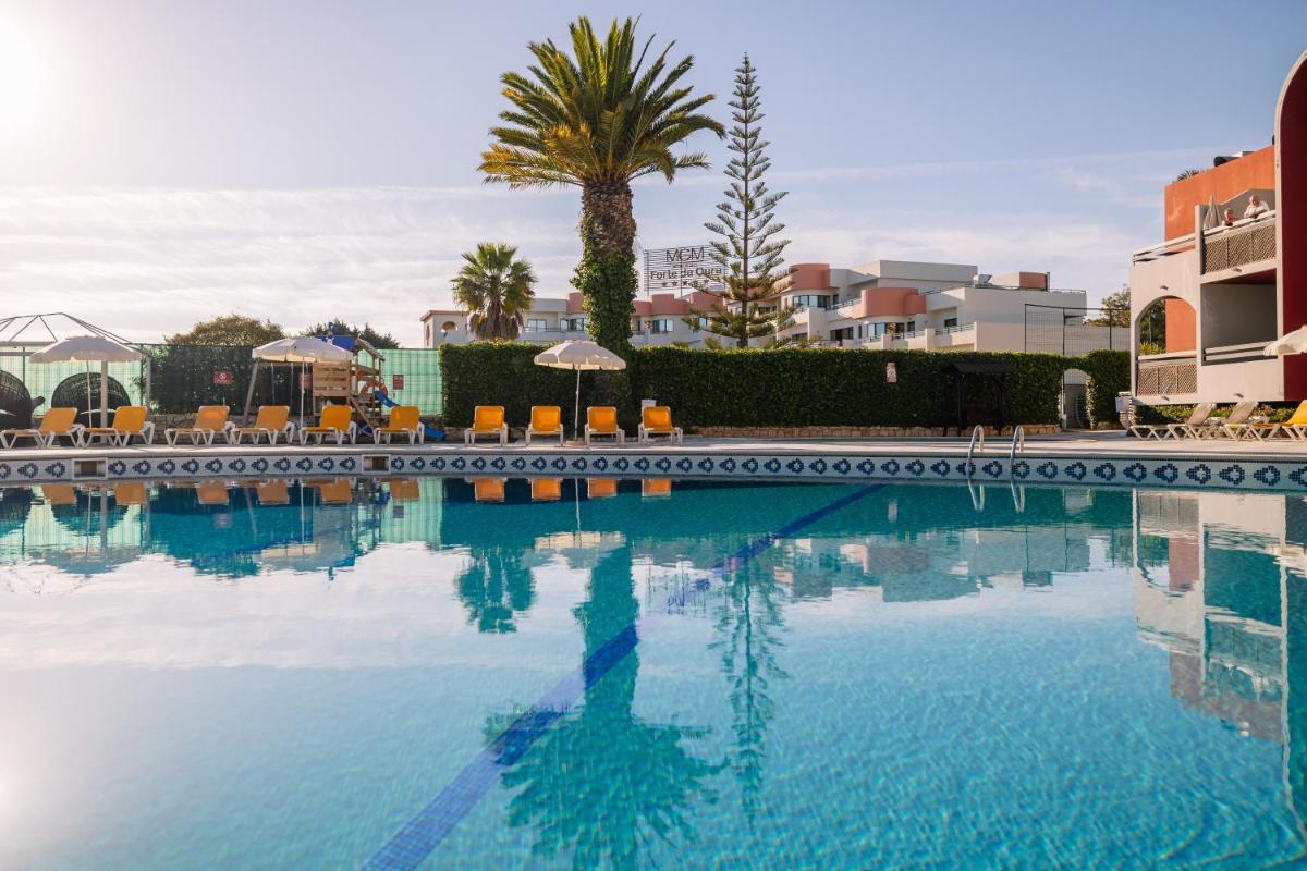 A piscina em ou perto de Muthu Oura Praia Hotel