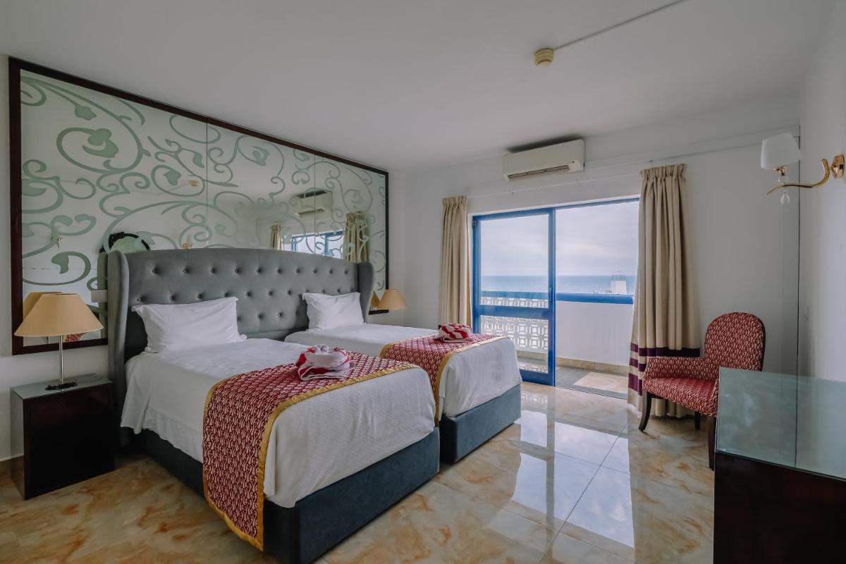 Uma cama ou camas num quarto em Grand Muthu Oura View Beach Club