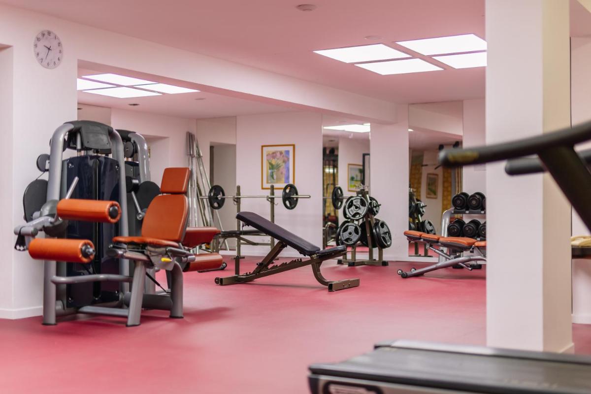 O centro de fitness e/ou as comodidades de fitness de Grand Muthu Oura View Beach Club