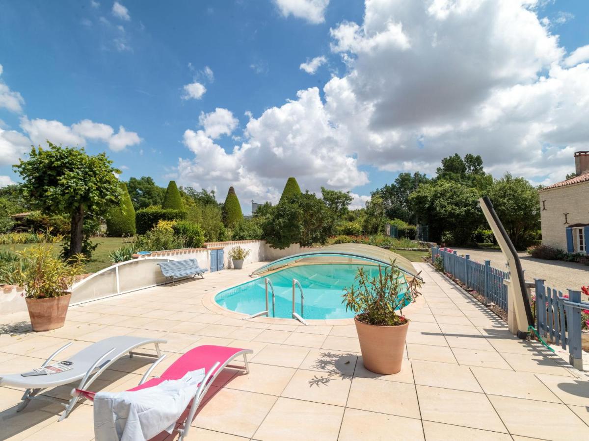 Holiday Home Au bord du canal by Interhome - Housity