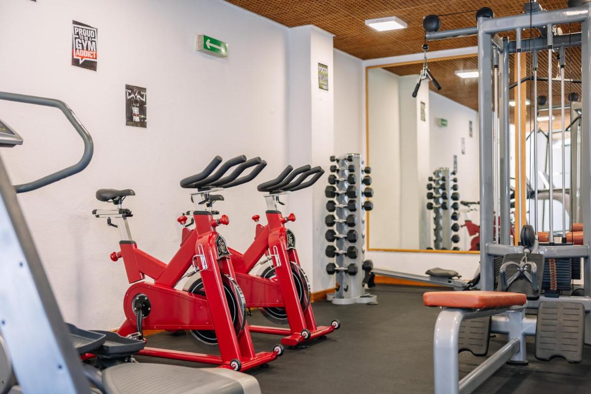 O centro de fitness e/ou as comodidades de fitness de Muthu Oura Praia Hotel