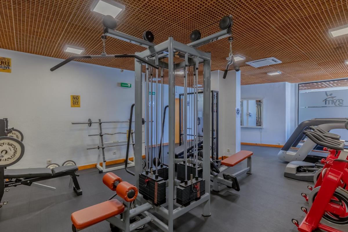 O centro de fitness e/ou as comodidades de fitness de Muthu Oura Praia Hotel