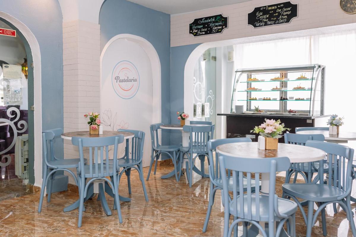 Um restaurante ou outro lugar para comer em Grand Muthu Oura View Beach Club