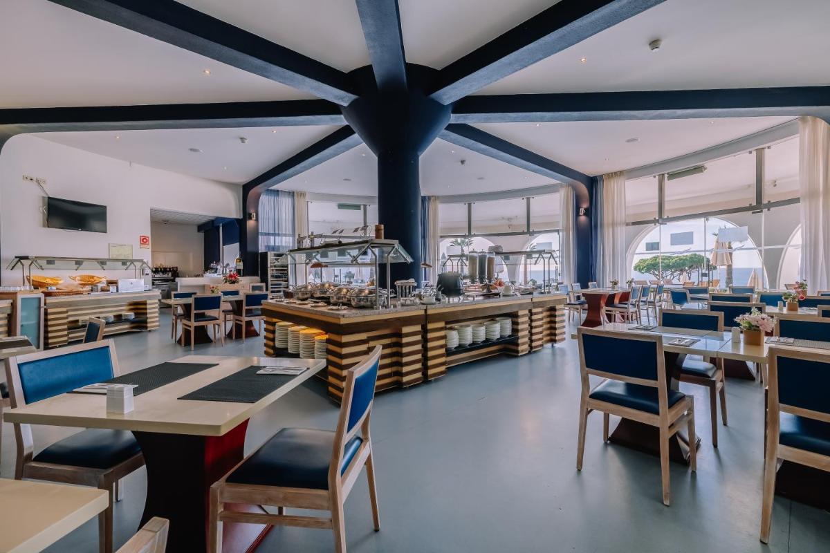 Um restaurante ou outro lugar para comer em Grand Muthu Oura View Beach Club