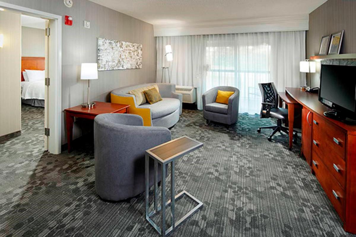 Courtyard by Marriott Akron Stow - Housity