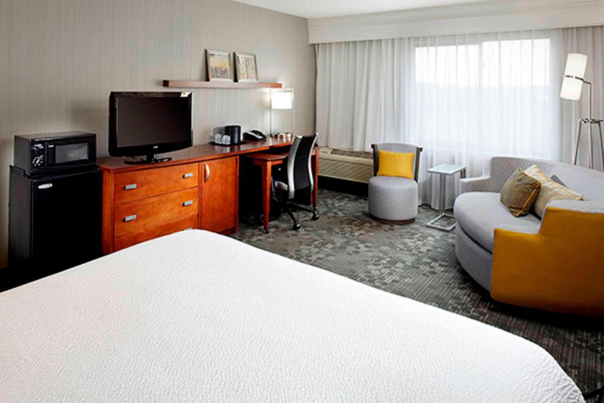 Courtyard by Marriott Akron Stow - Housity