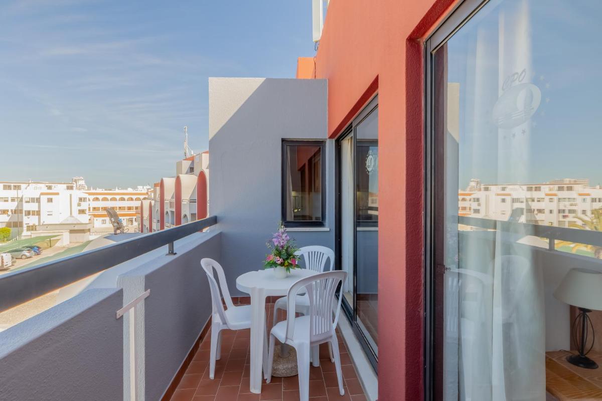 Uma varanda ou terraço em Muthu Oura Praia Hotel