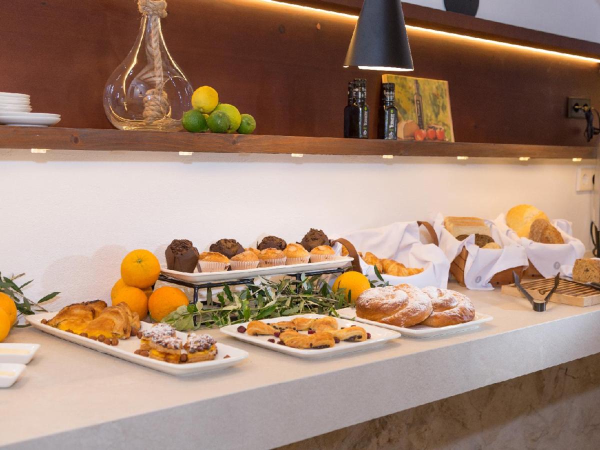 Comida en o cerca de este hotel