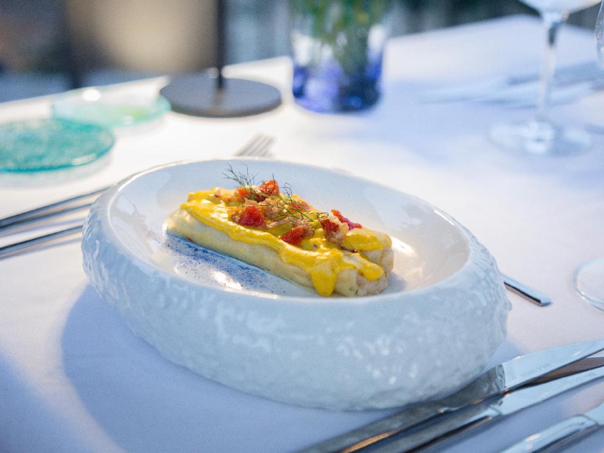 Comida en o cerca de este hotel