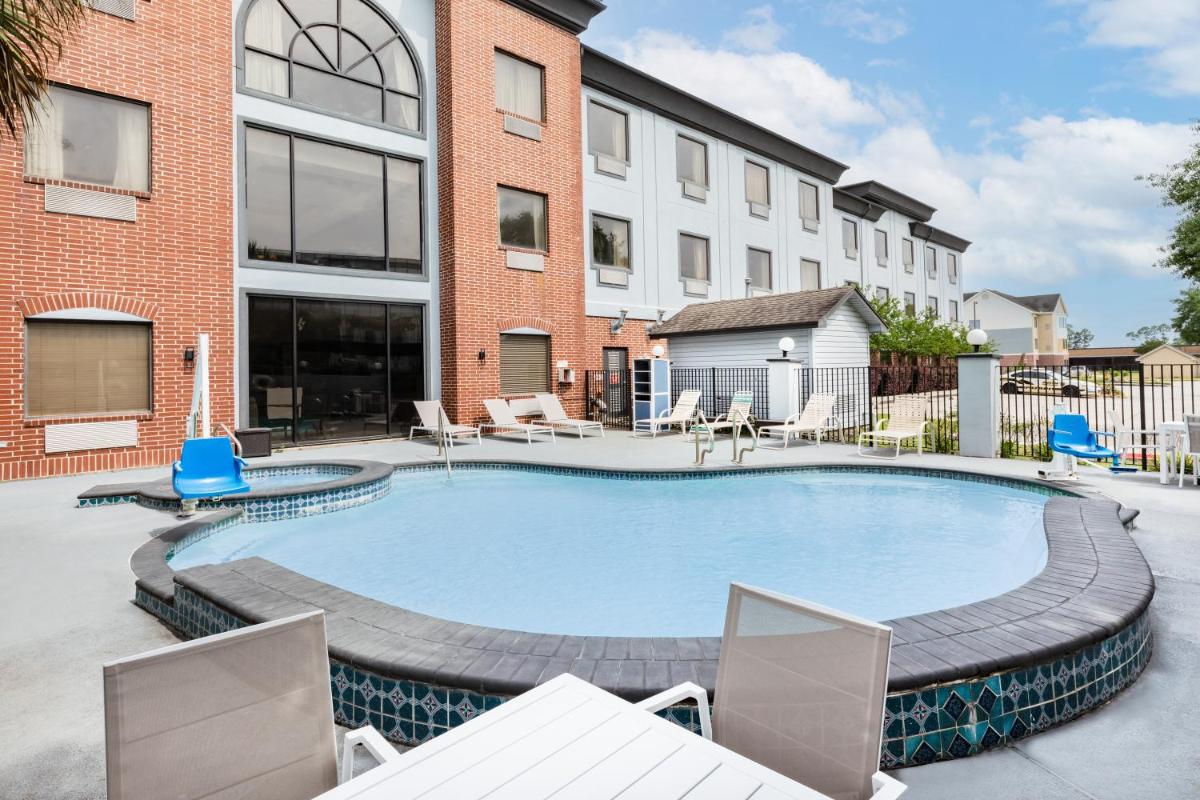 Wingate by Wyndham Houston Bush Intercontinental Airport - Housity