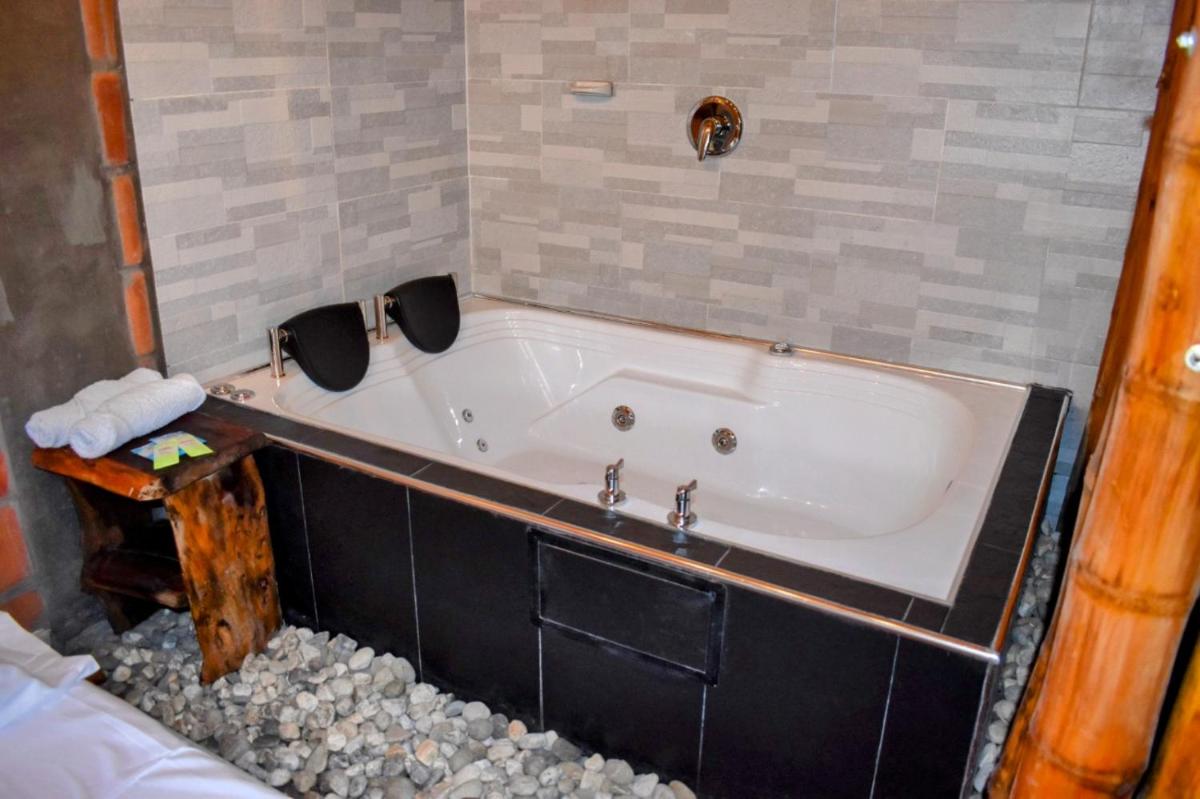 Hotel B & C - Housity
