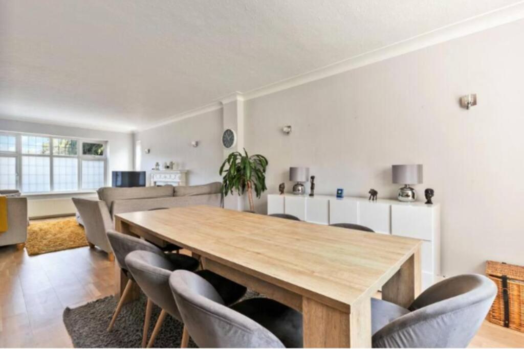 Large family home near Richmond Park - Housity