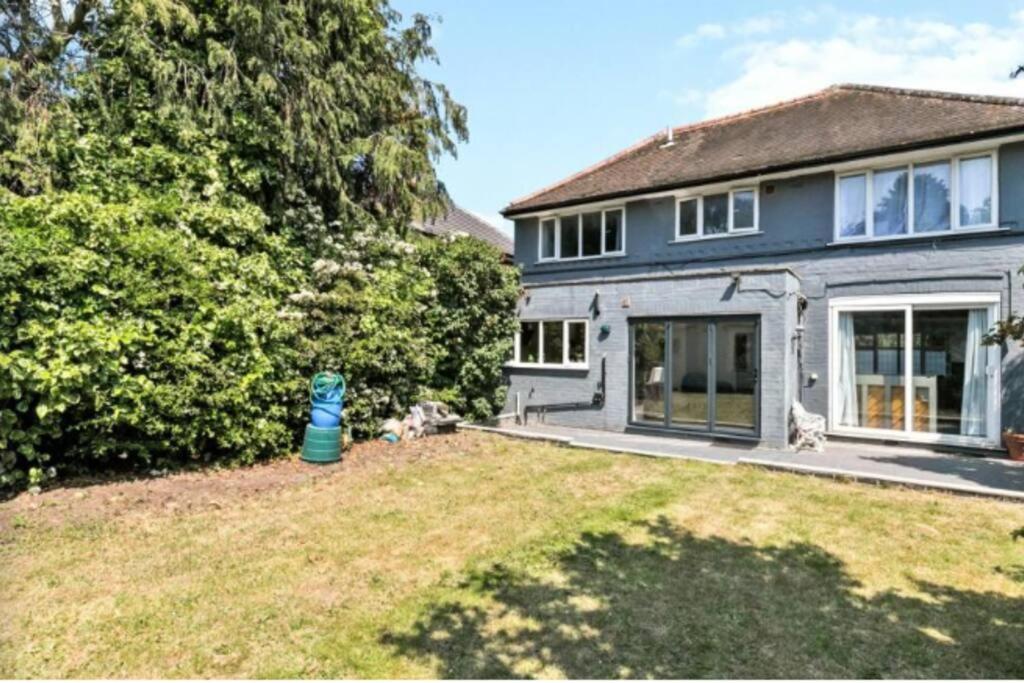 Large family home near Richmond Park - Housity