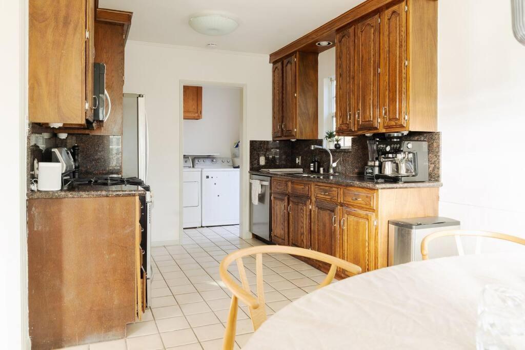 Central Venice House with patio - Housity