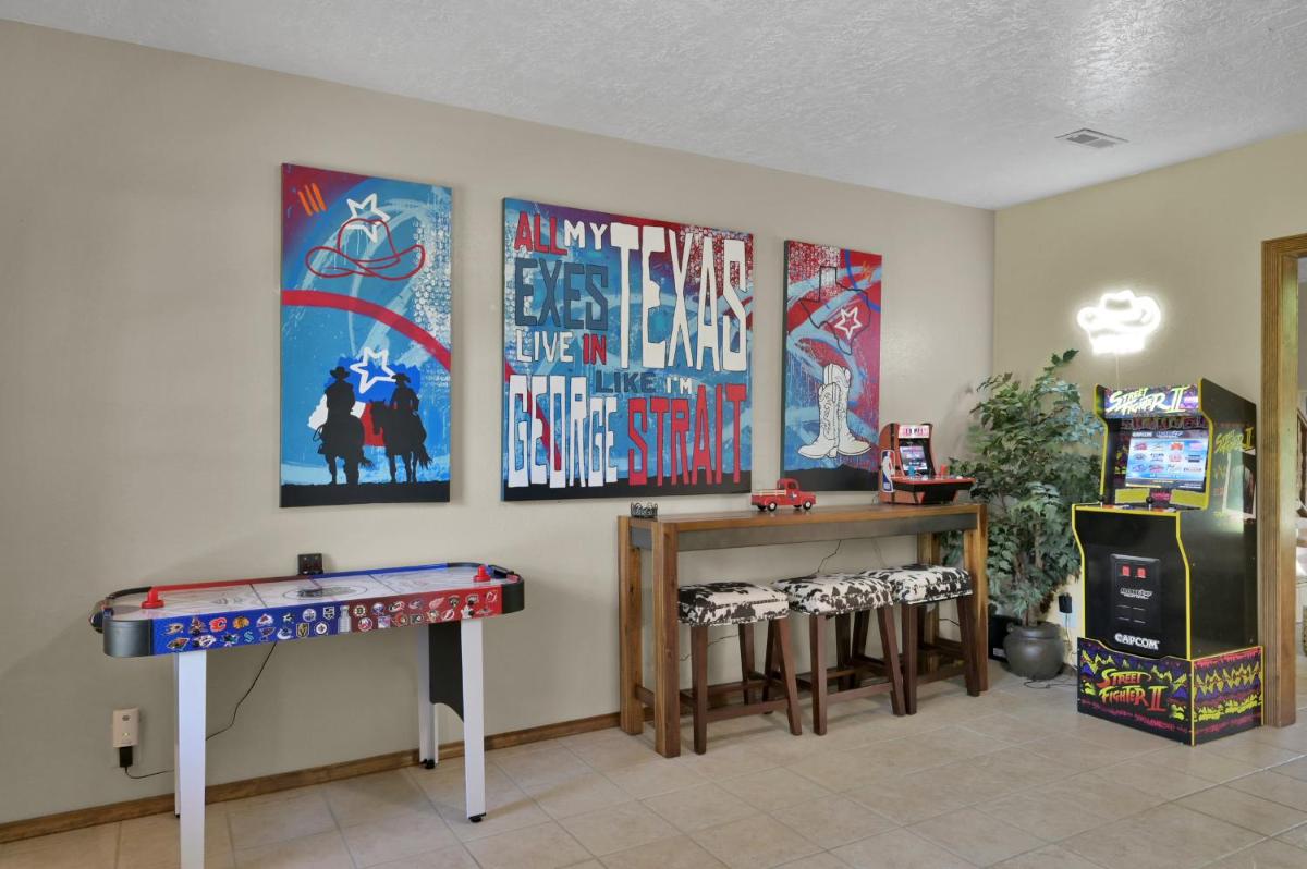 Massive Texas Ranch House By Lake and Forest - Housity