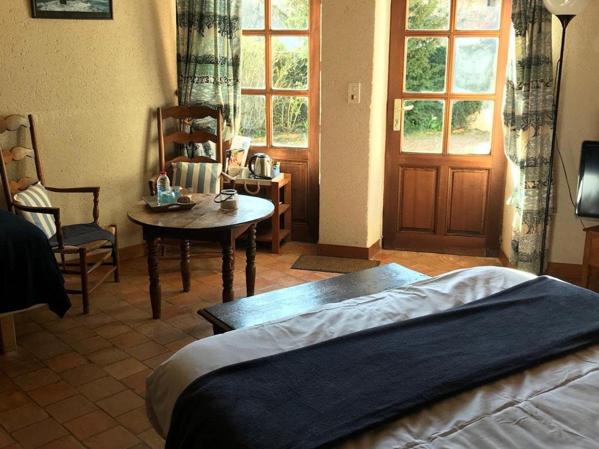 Charmant logement avec piscine et table d'hôtes, proche de Solesmes et de l'abbaye. - FR-1-410-407 - Housity