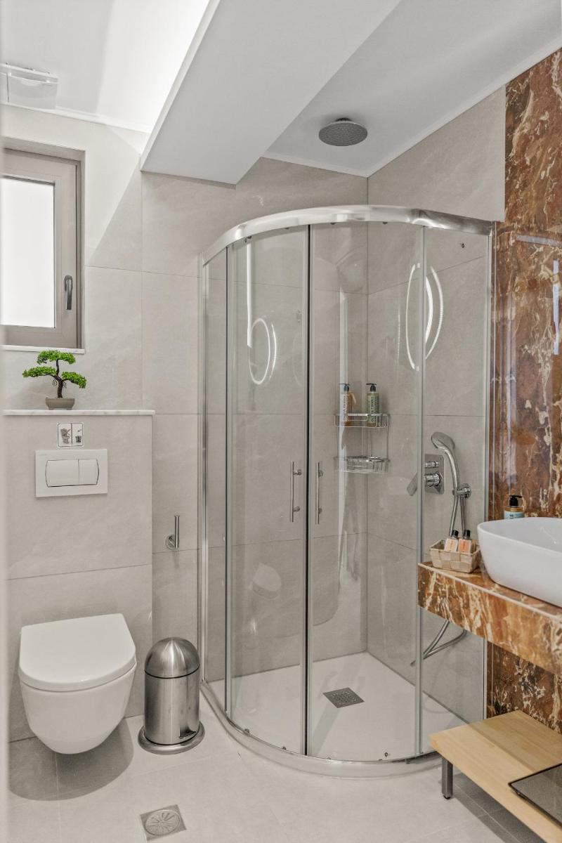 KOUROS STONE SUITES - Housity