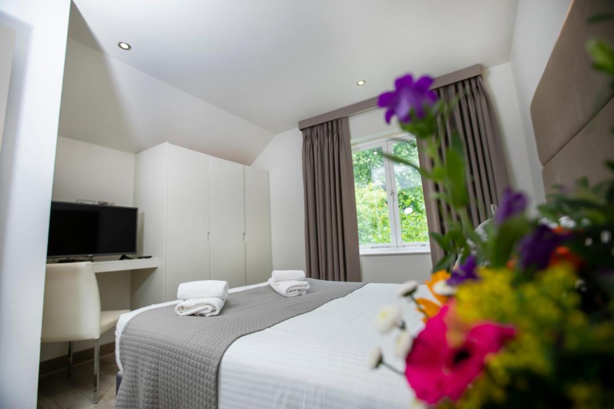 Arch Hotel - Housity