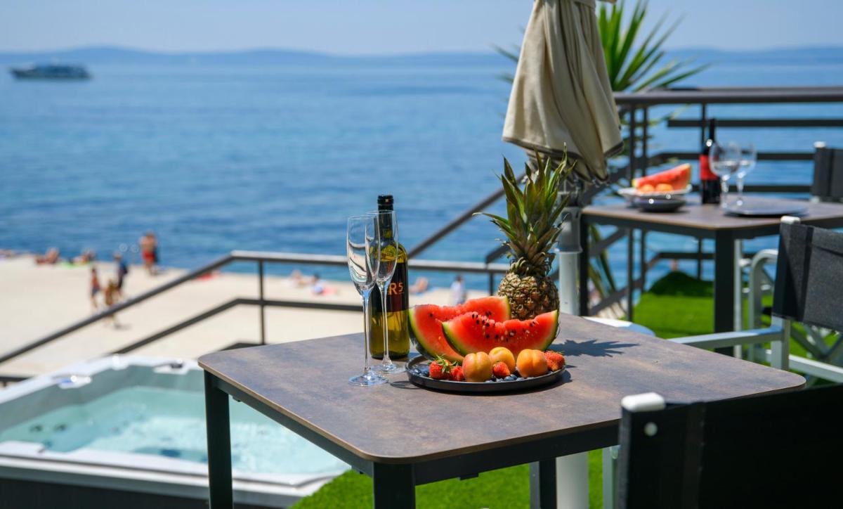 Via Mare Luxury Rooms - Housity