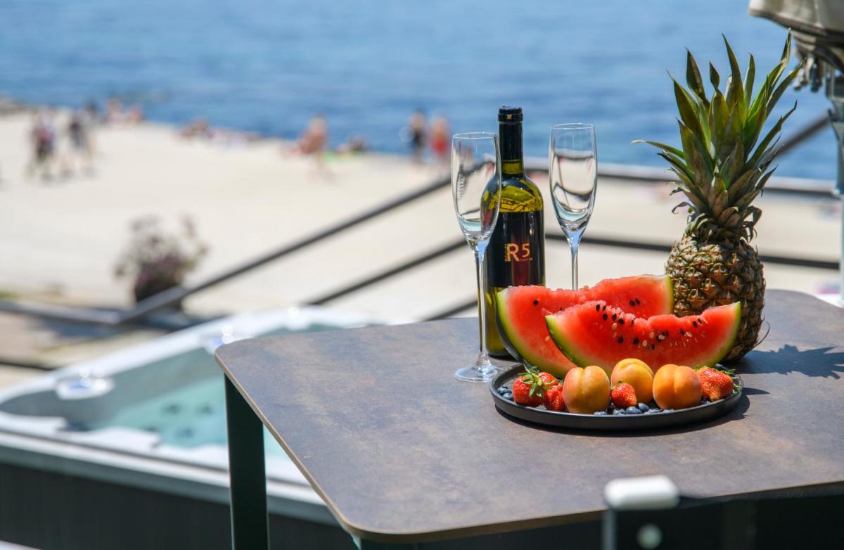 Via Mare Luxury Rooms - Housity