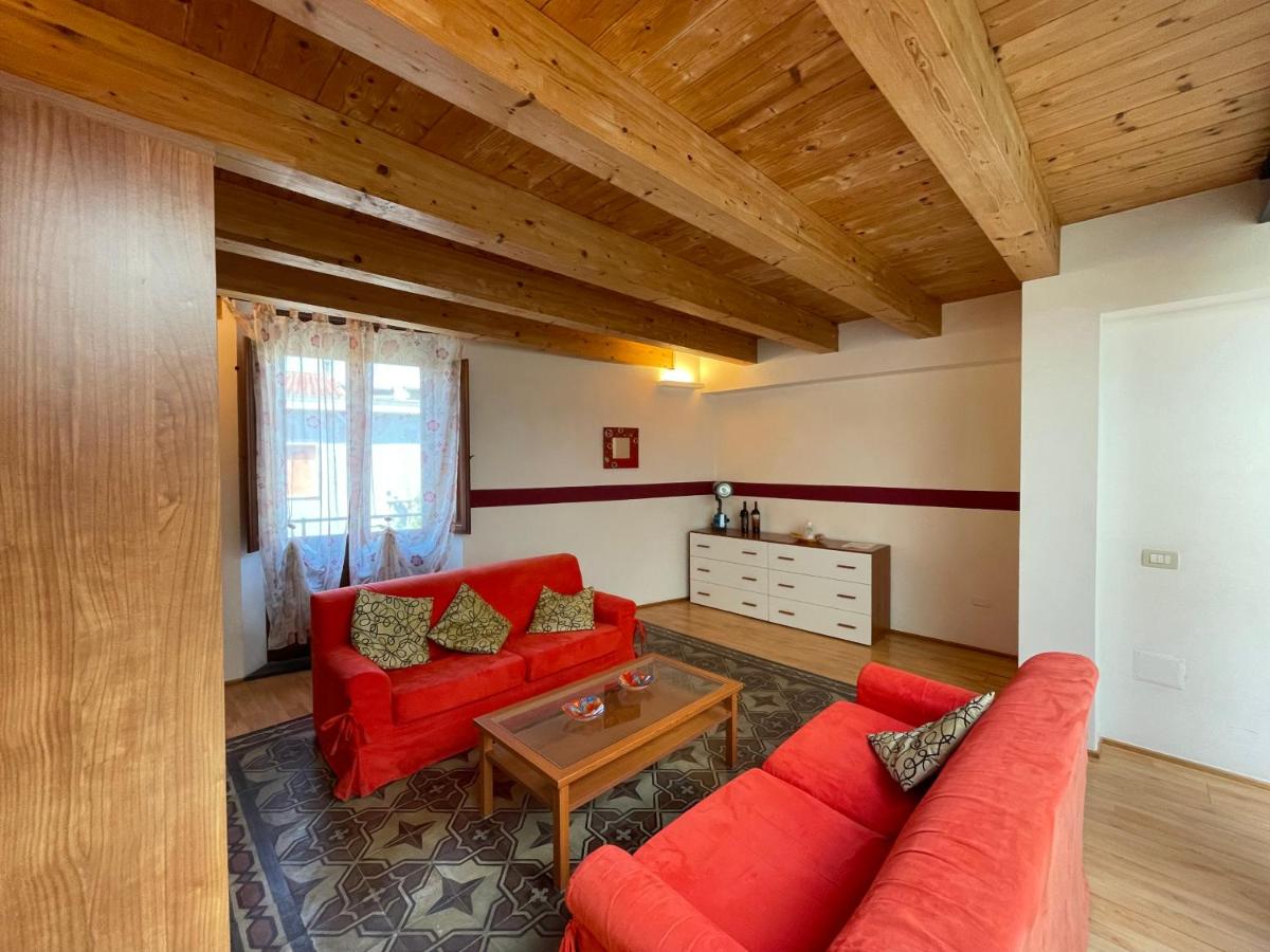 Domo Is Solus - Affittacamere - Living Sant'Antioco - Housity