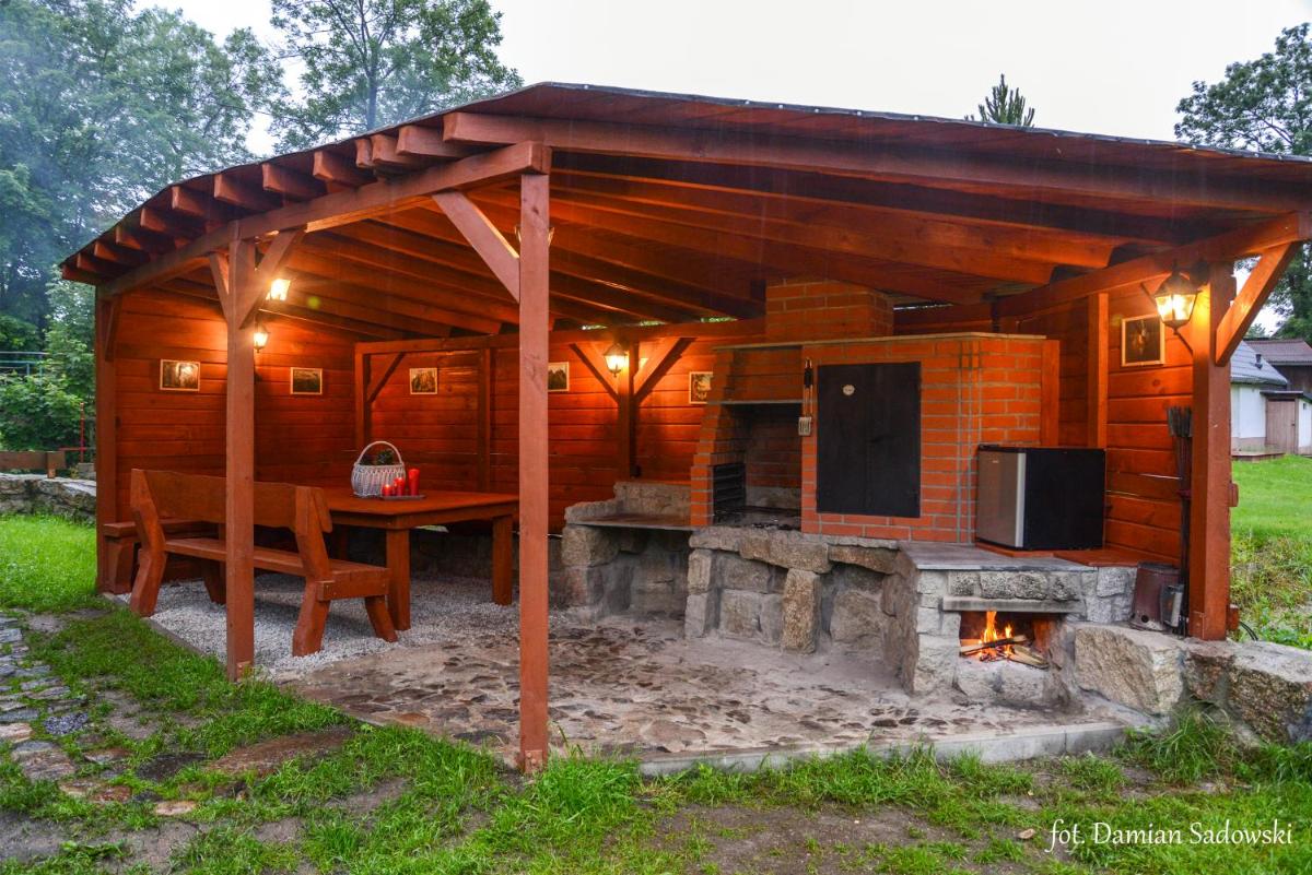 Pokoje pod Krzywym Dachem - Housity