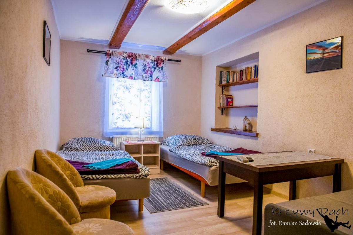 Pokoje pod Krzywym Dachem - Housity