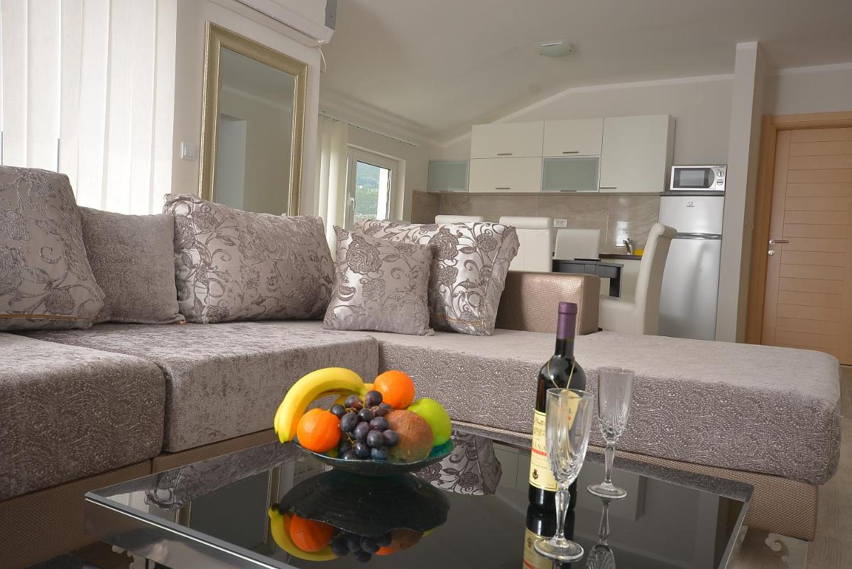 Apartments Mianiko - Housity
