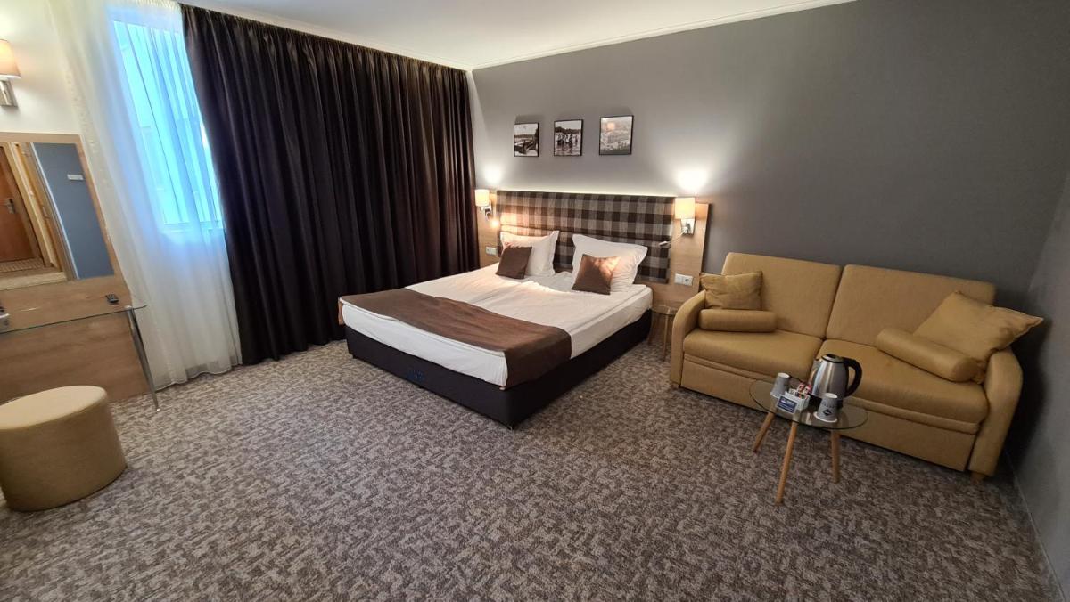 Aqua Hotel - Housity