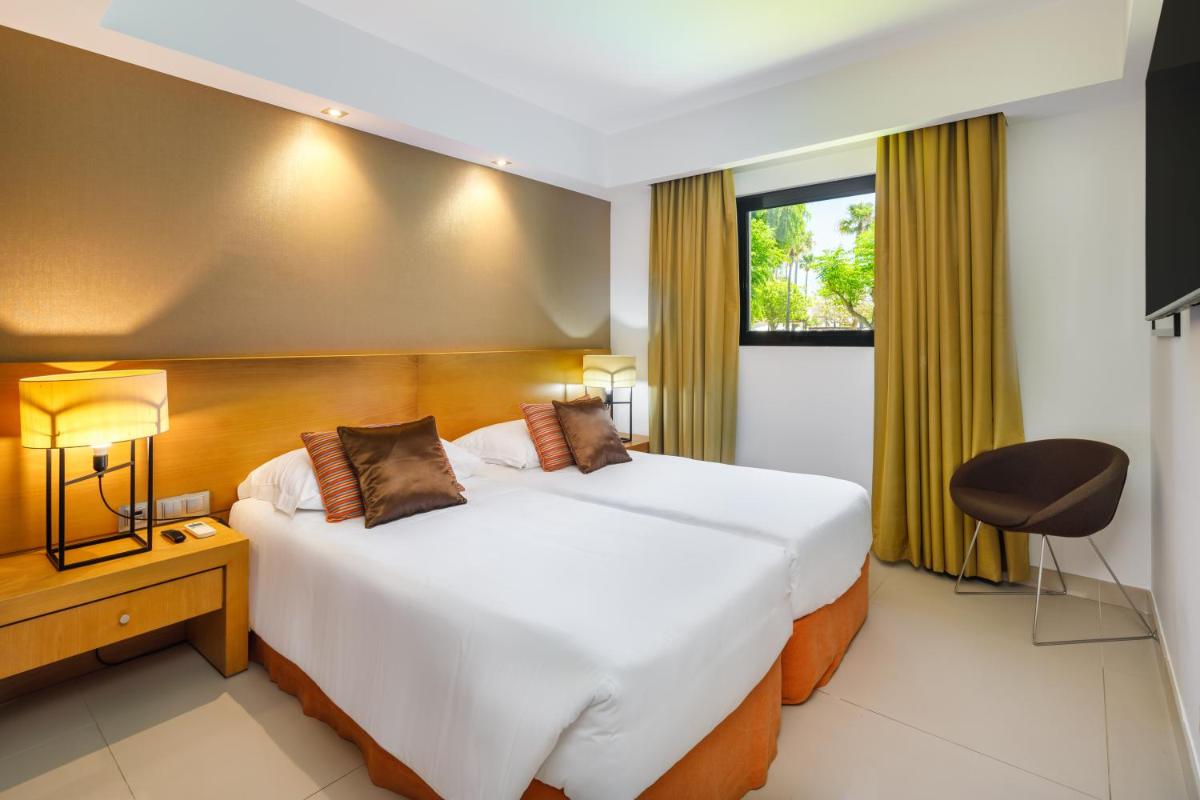 Uma cama ou camas num quarto em AP Adriana Beach Resort