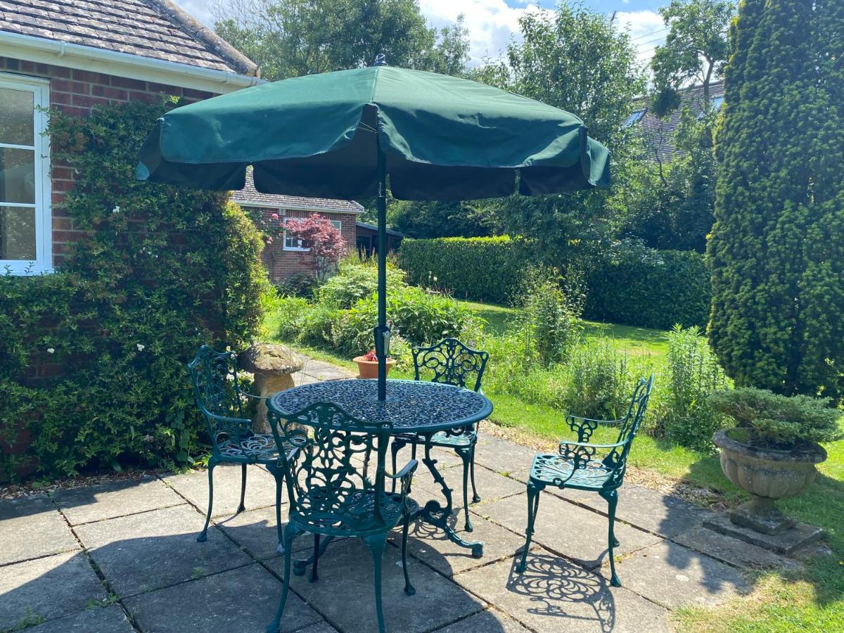 Rectory Bungalow Holiday Apartment - Housity
