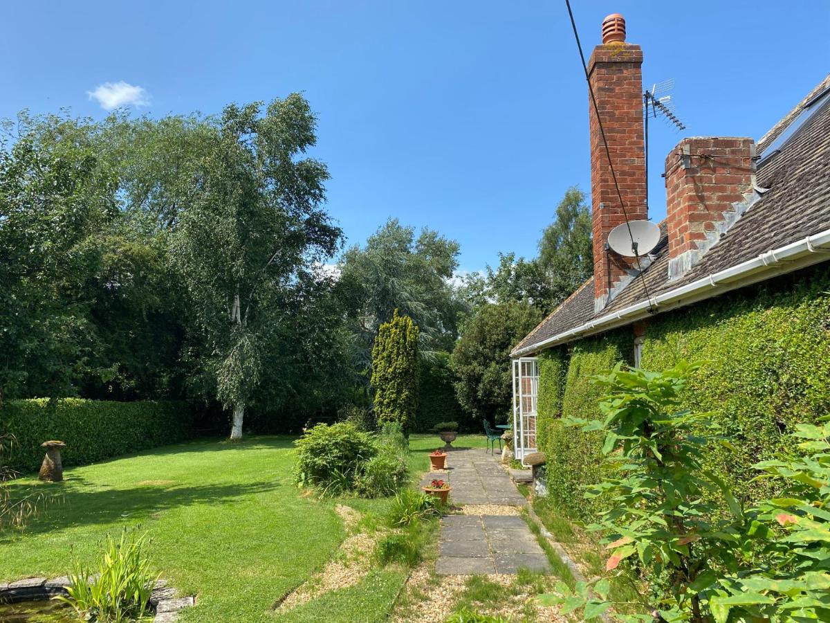Rectory Bungalow Holiday Apartment - Housity