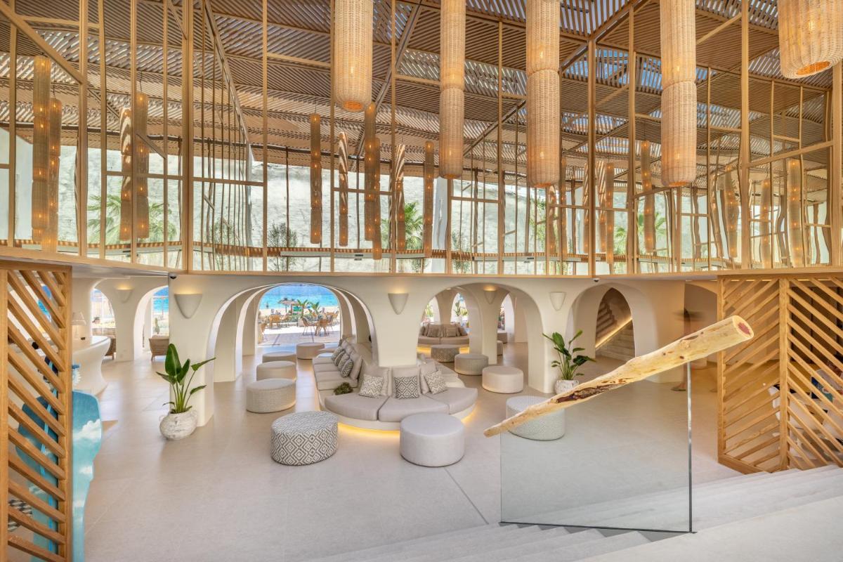 Un restaurante o sitio para comer en El Somni Ibiza Dream Hotel by Grupotel