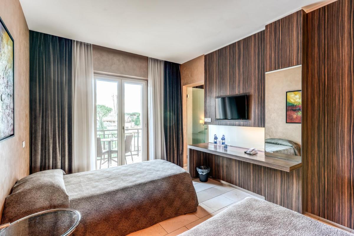 Hotel Isola Sacra Rome Airport - Housity