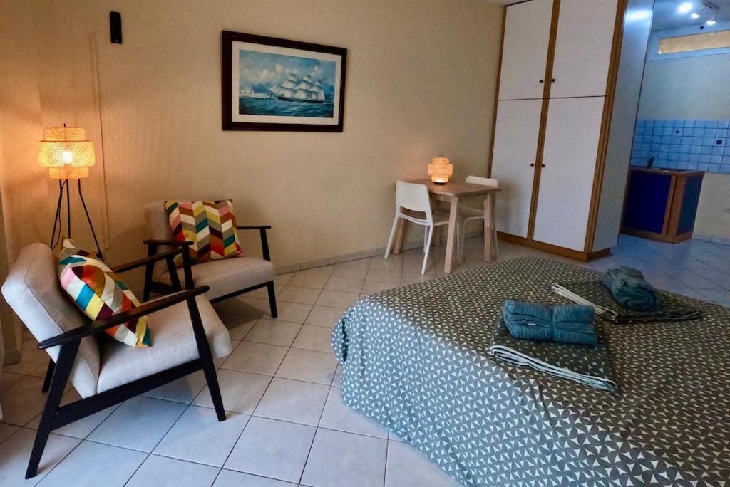 EviaXL Studios - Housity
