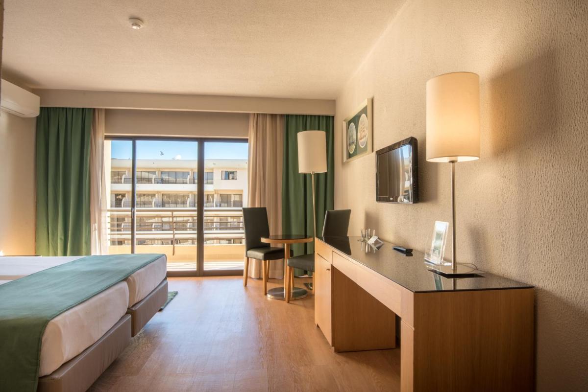 Uma cama ou camas num quarto em Vila Gale Marina