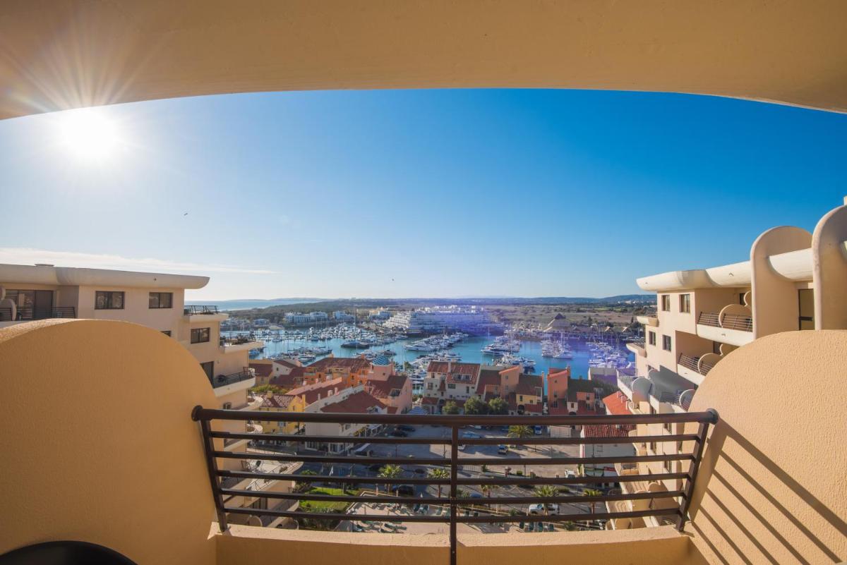 Uma vista do mar geral ou uma vista do mar a partir do hotel