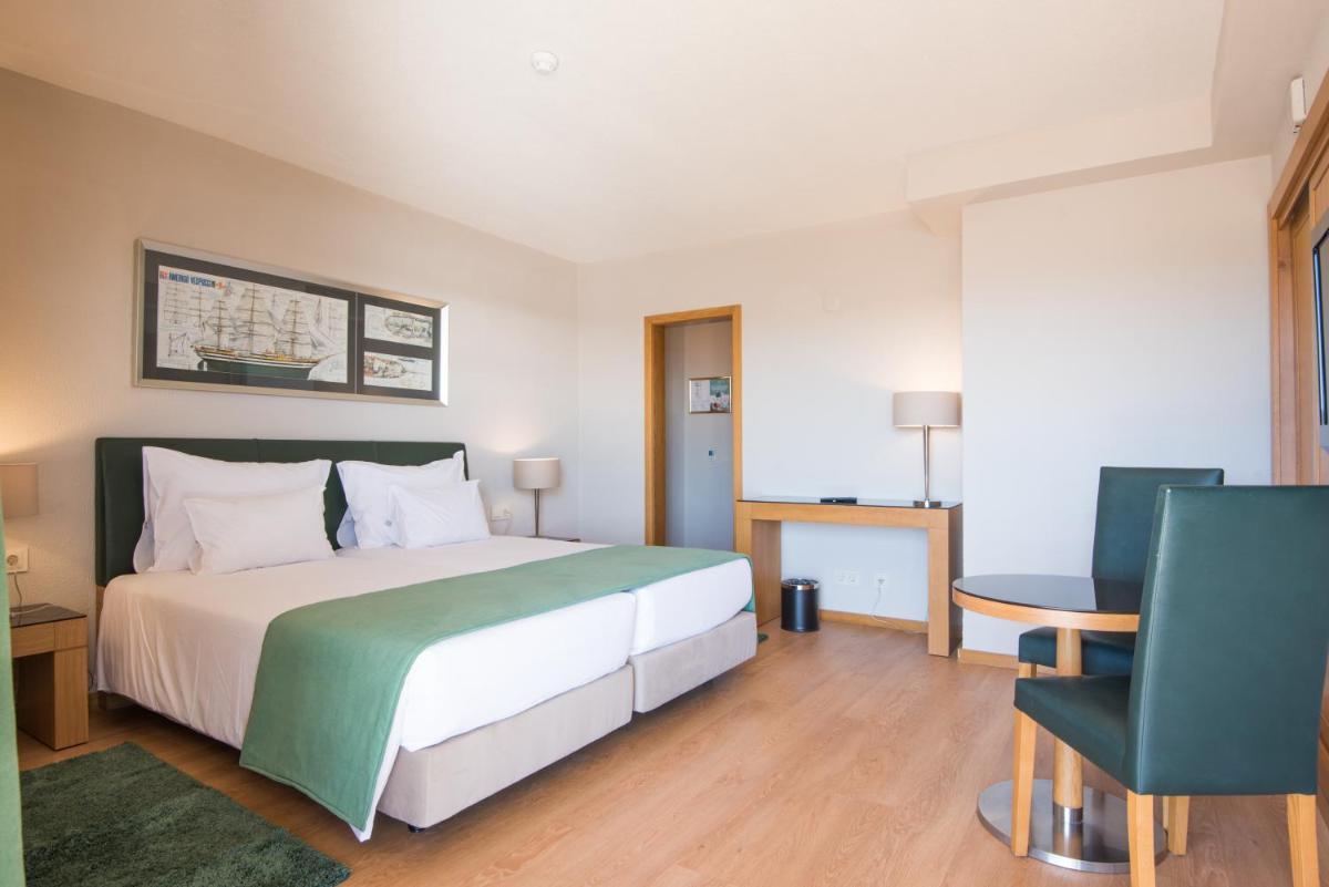 Uma cama ou camas num quarto em Vila Gale Marina