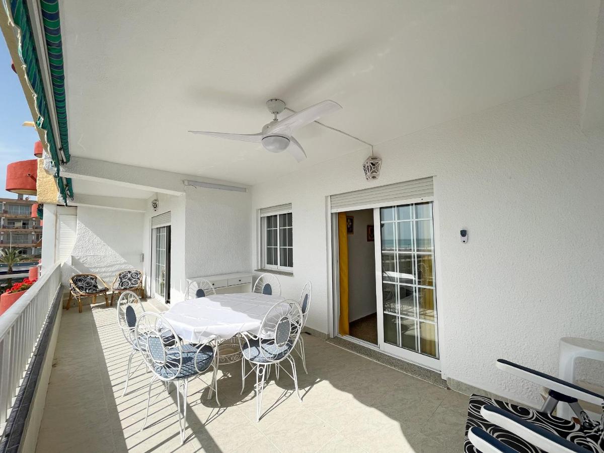 Global Vacacional, Apartamento en primera línea de playa, Canet de Berenguer - Housity
