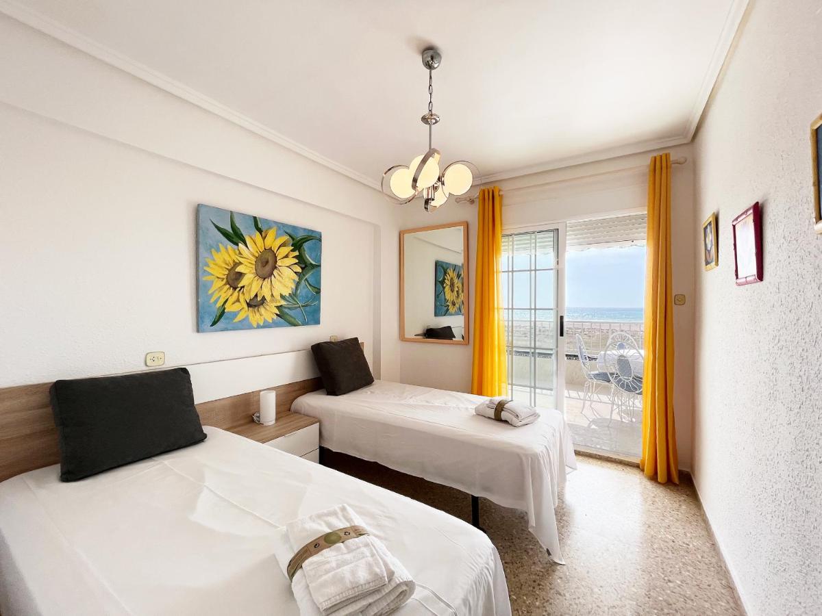 Global Vacacional, Apartamento en primera línea de playa, Canet de Berenguer - Housity