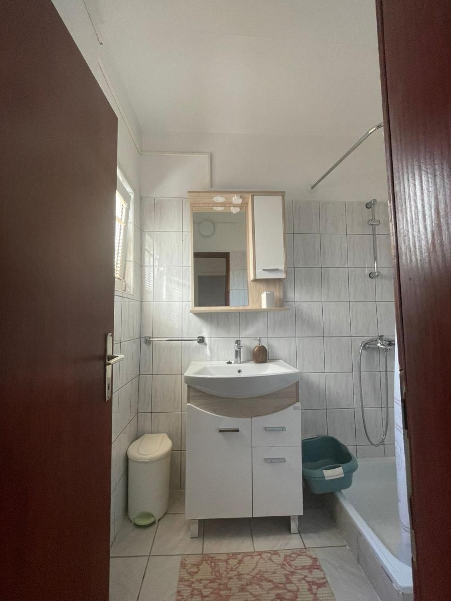Apartments Niko Metajna, island Pag - Housity