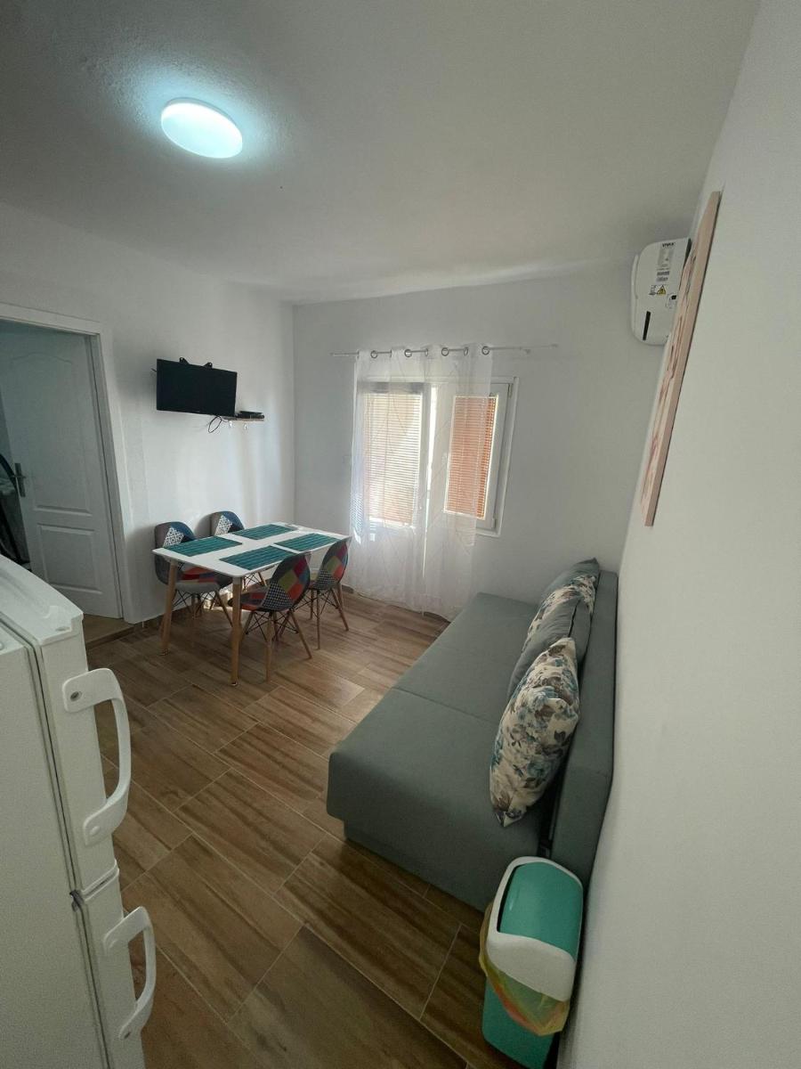 Apartments Niko Metajna, island Pag - Housity