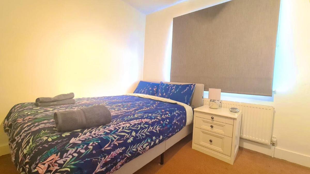 Lovely private room in East Ham - Housity