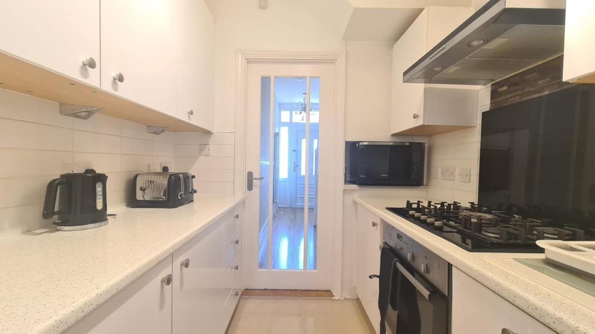 Lovely private room in East Ham - Housity