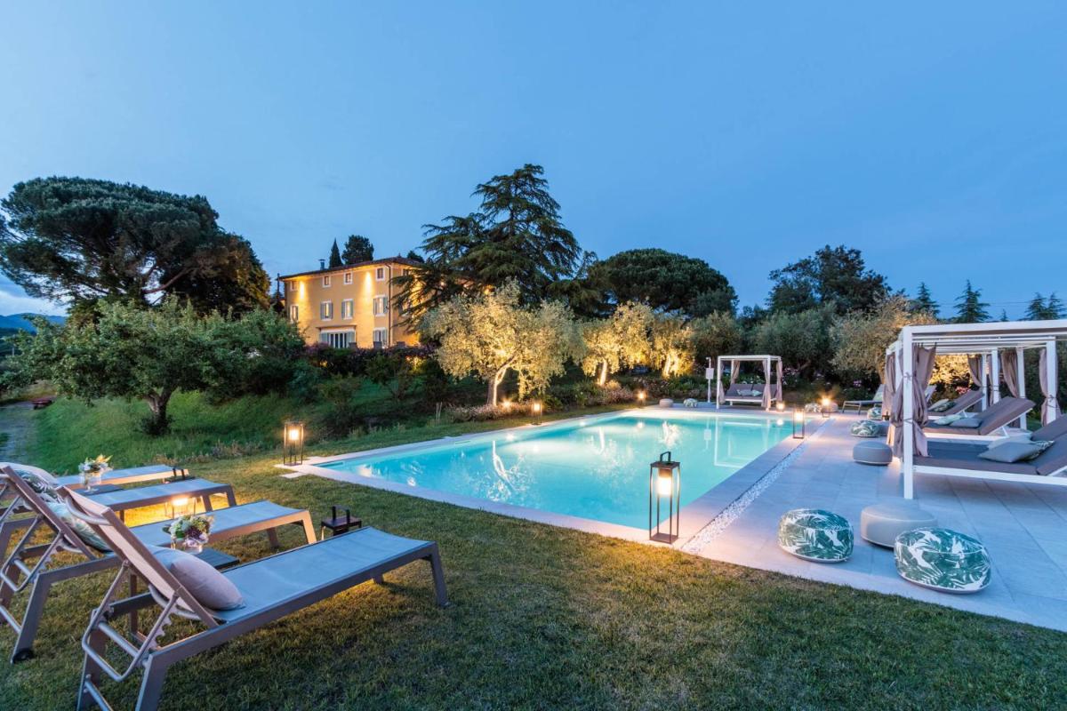 LOSE THE WORLD. FIND YOURSELF. VILLA DUEMANI, 8 BEDROOMS, PANORAMIC POOL & SPA - Housity