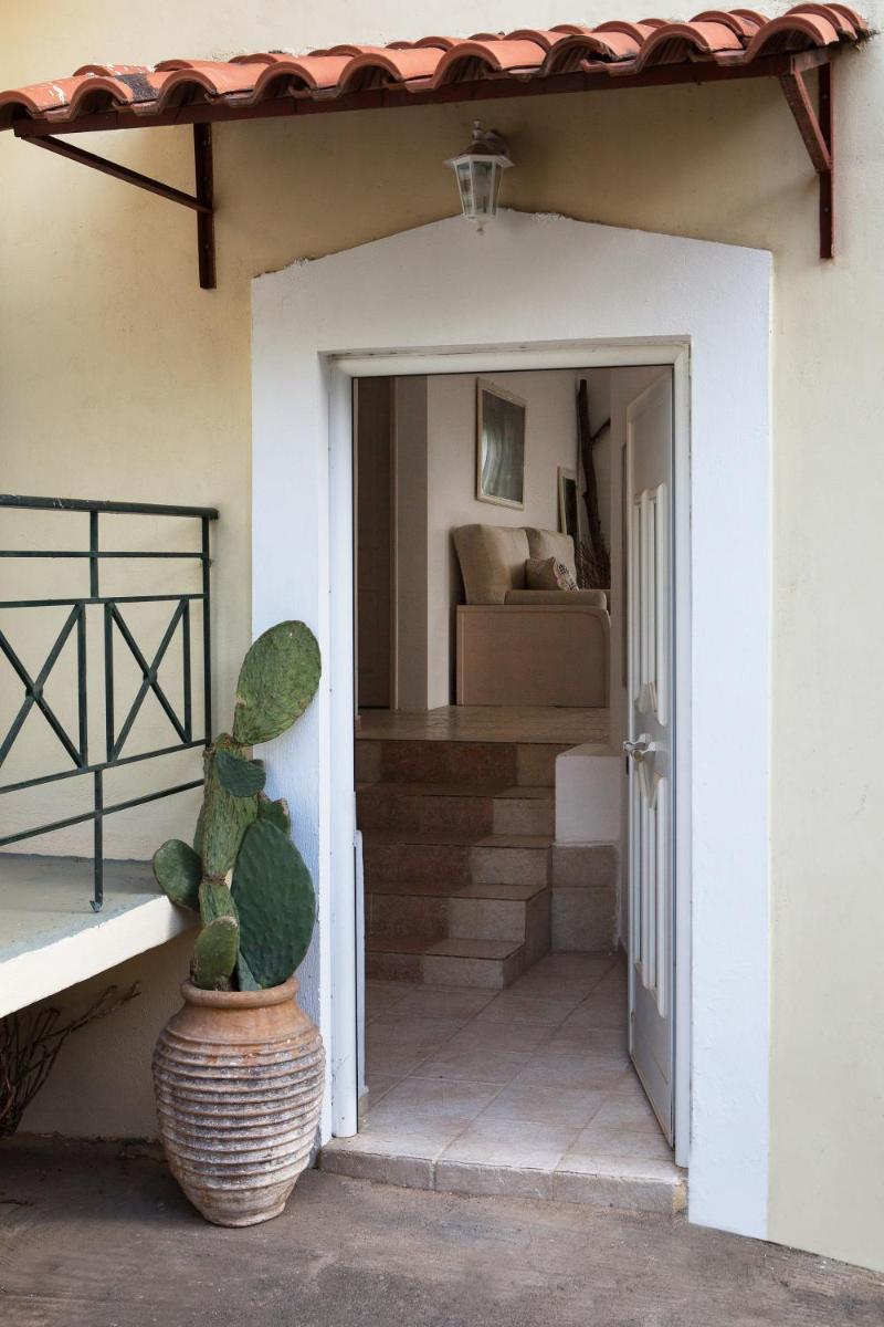 Suitetrails - Stunning Sea Views, Family Home in Heart of Mani
