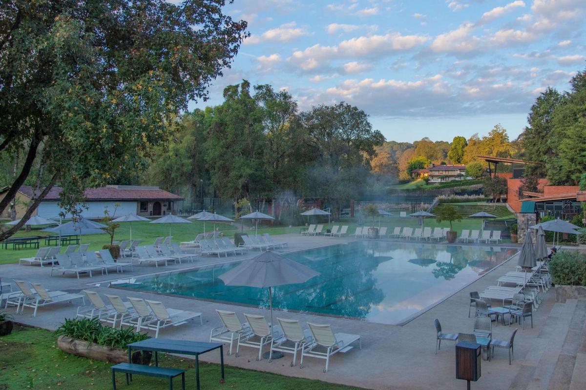 CabinLike with Lush Views of Avándaro Golf Course - Housity