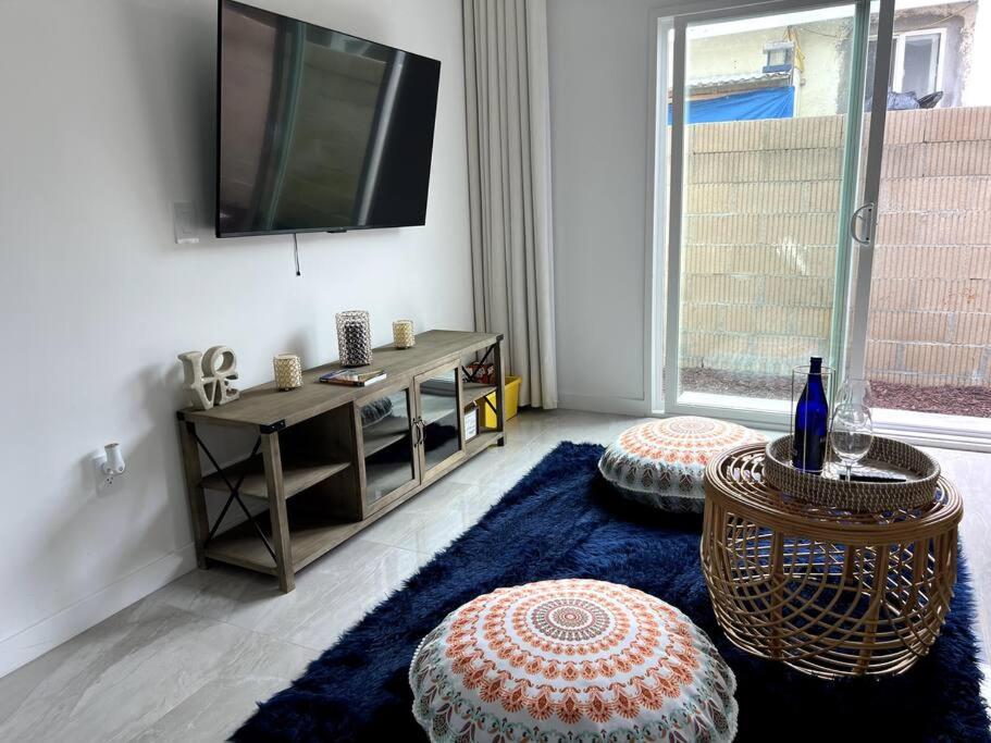 Magical 2BR Retreat Near Disneyland! - Housity