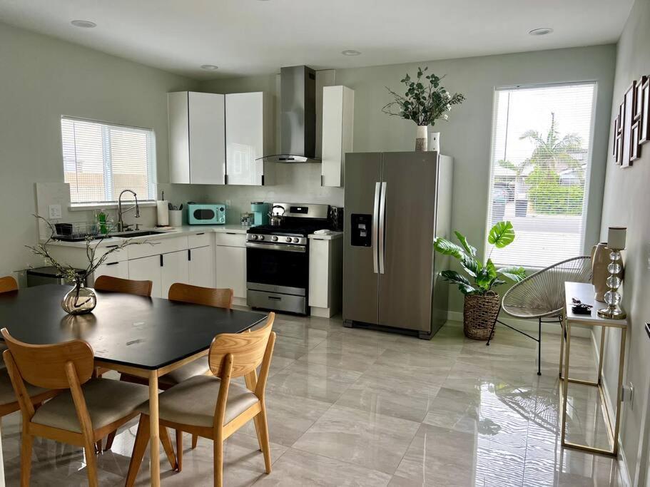 Magical 2BR Retreat Near Disneyland! - Housity